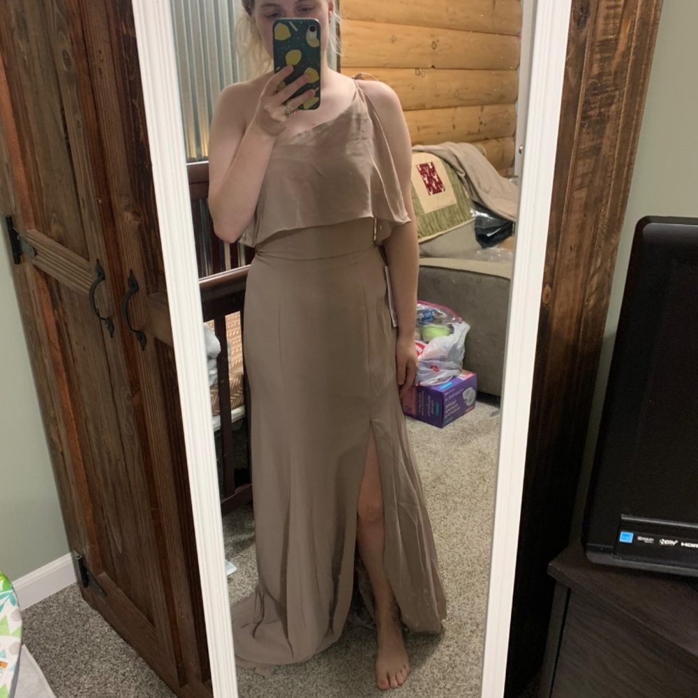 Azazie Taupe Bridesmaid dress modella